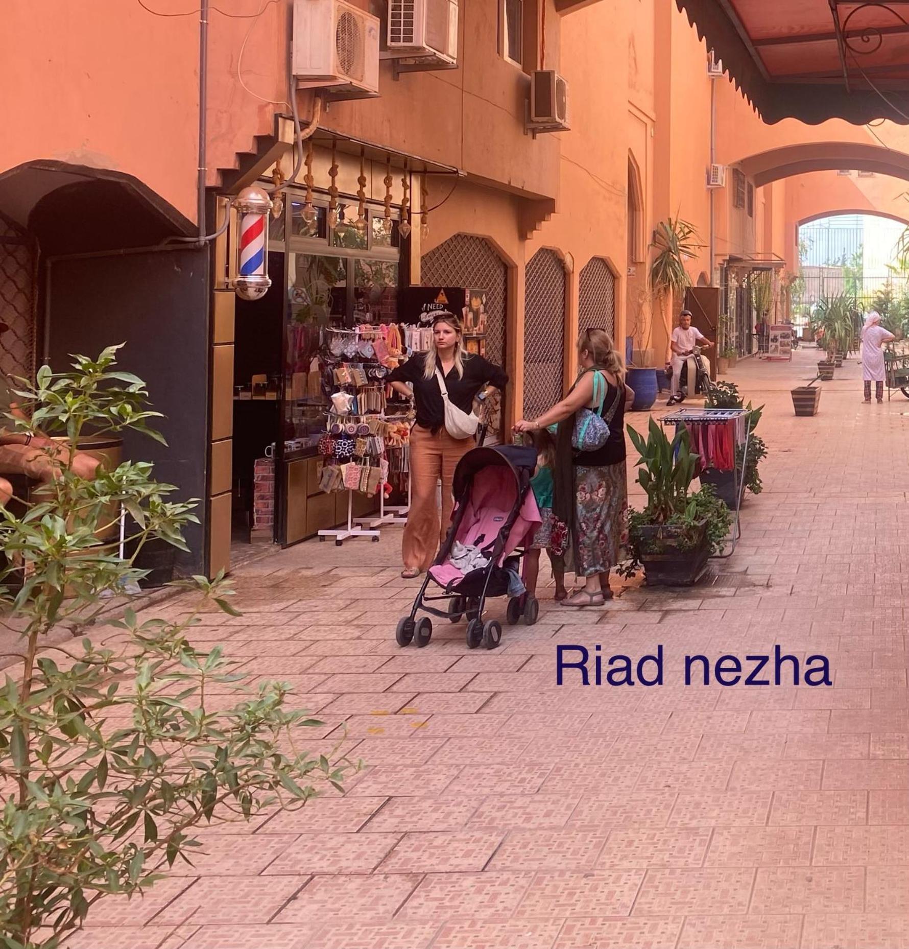 Riad Nezha Avec Jacuzzi Et 3 Piscines Au Coeur De Marraquexe Exterior foto